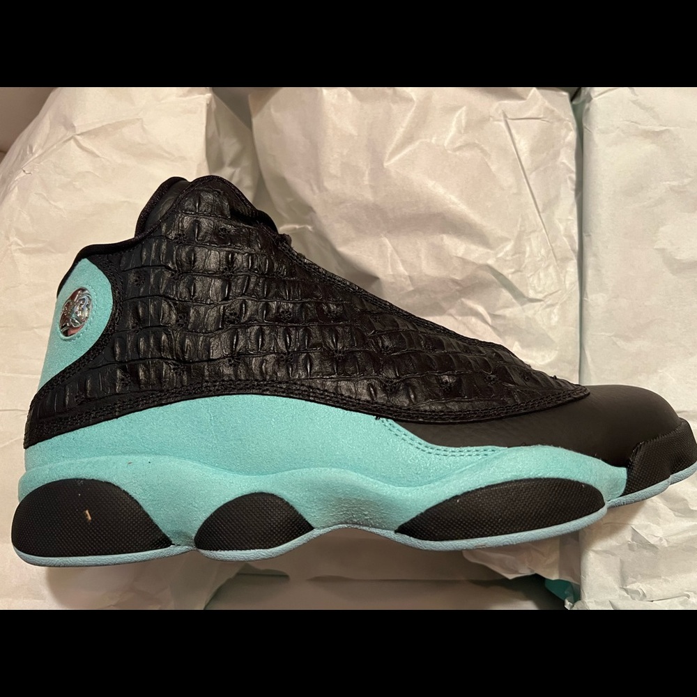Brand new Jordans Retro 13 in Black and Metallic Silver.